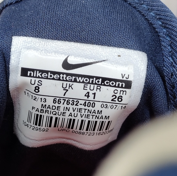 Nike NYC USA Polka Dot Sneakers - Picture 10 of 11